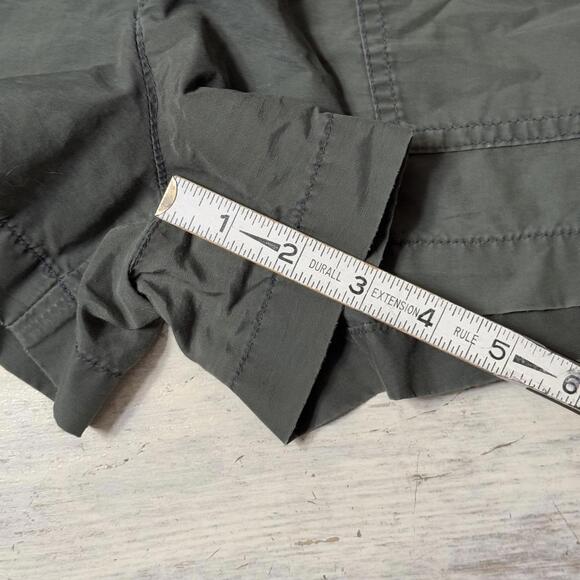 Vintage Y2K Women’s Army Green Utility Cargo Shorts Size Medium - Picture 7 of 9